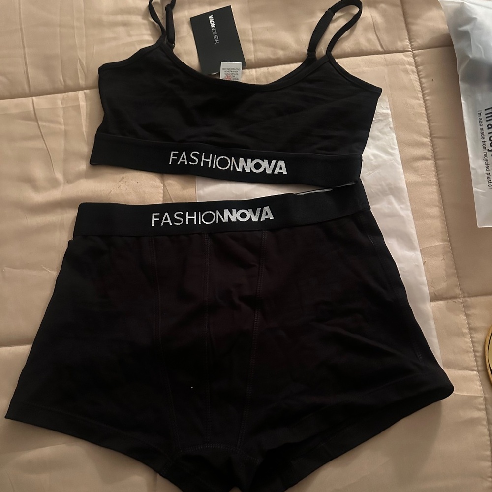 Sports bra & boy shorts